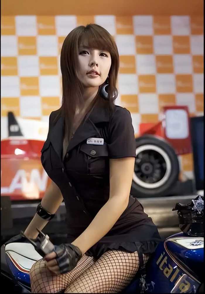 被封为韩国最美车模 李智友，颜值高身材好，百变的外形，红遍韩国