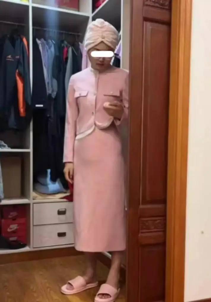 安徽女子给16岁女儿买新衣，结果遭孩子嫌弃，网友：令人窒息的爱